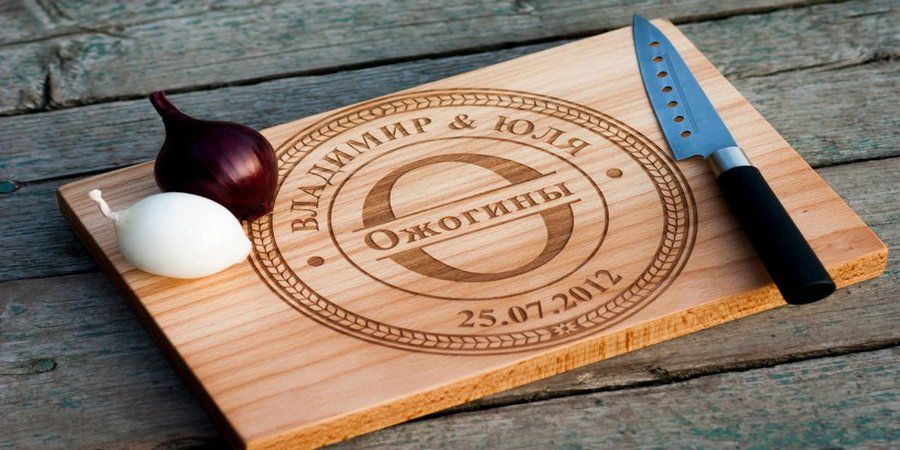 Подарите супругам резную разделочную доску