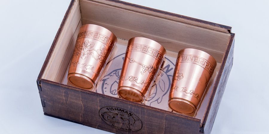 Супруга может порадовать любимого стаканами
