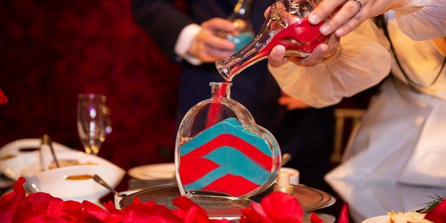 Соединение разноцветных песчинок полюбилось в России